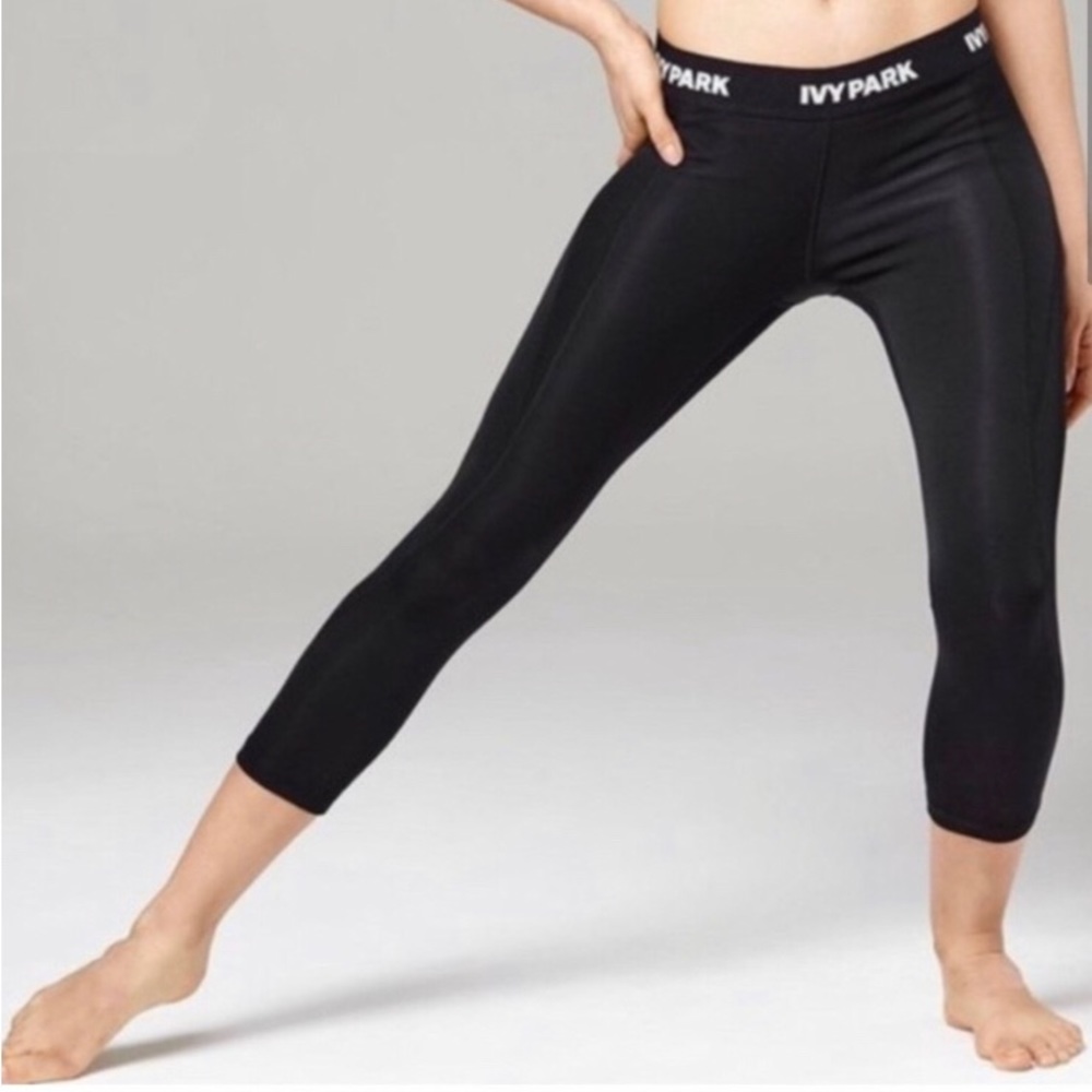 IVY PARK Capri Athletic Leggings